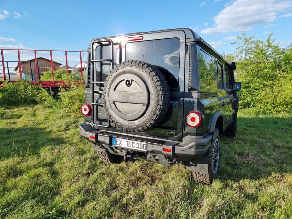 Trittblech Heckstoßstange mit Blendschutz Nummernschildbeleuchtung